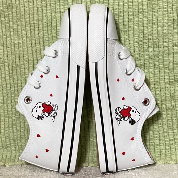 Peanuts Snoopy Kids White/Red Low Canvas Lace Up Sneaker Shoes NIB Sizes US 12 - Picture 8 of 12